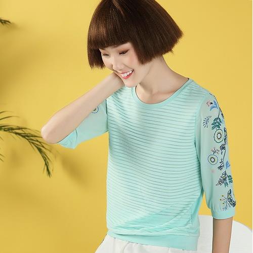 印花雪纺衫搭配白色短裤:满屏都是少女心(图) 印花雪纺衫搭配白色短裤:满屏都是少女心(图)