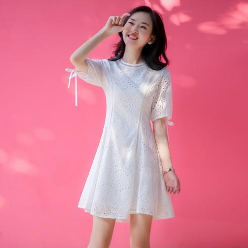 白色连衣裙怎么搭配好看:教你玩转青春俏皮 白色连衣裙怎么搭配好看:教你玩转青春俏皮