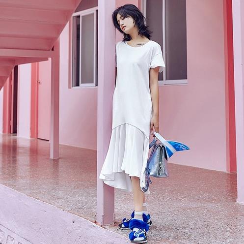 白色连衣裙怎么搭配好看：教你玩转青春俏皮