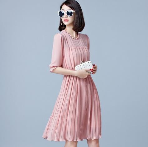 蕾丝拼接长裙搭配图片：女式长裙你的冻龄神器