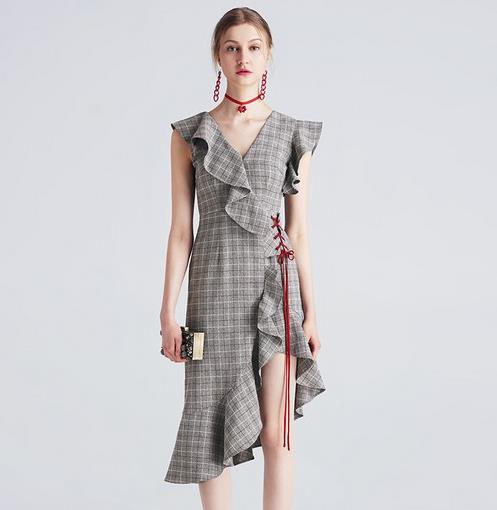 条纹连衣裙搭配技巧：显白显嫩还显瘦分享（图）