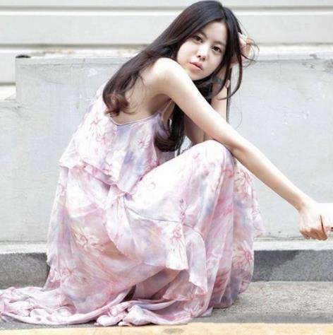 蕾丝拼接长裙搭配图片：女式长裙你的冻龄神器