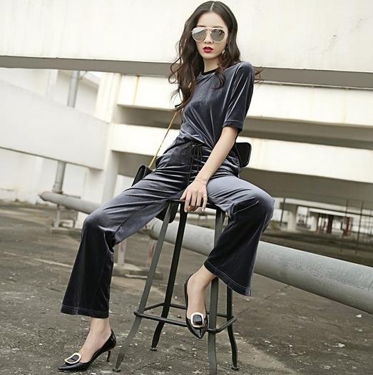 宽松百搭T恤搭配短裤:宽松T恤打造欧美时尚风 宽松百搭T恤搭配短裤:宽松T恤打造欧美时尚风