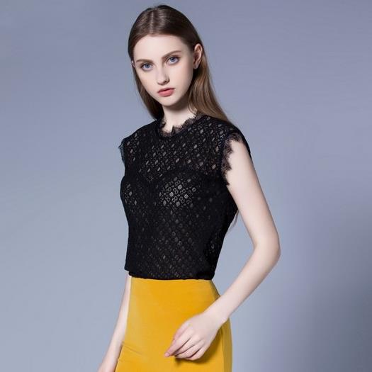 宽松百搭T恤搭配短裤:宽松T恤打造欧美时尚风 宽松百搭T恤搭配短裤:宽松T恤打造欧美时尚风