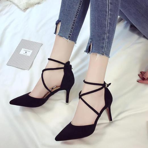 尖头高跟单鞋怎么搭配:5款单鞋穿出自信与性感 尖头高跟单鞋怎么搭配:5款单鞋穿出自信与性感