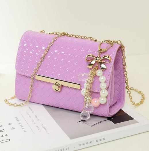 链条单肩包如何搭配：6款单肩包打造新时尚