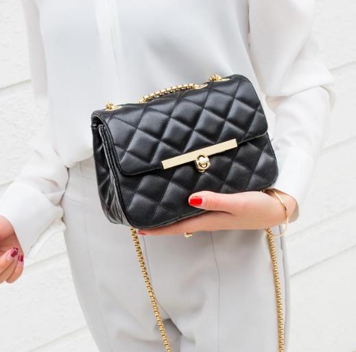 链条单肩包如何搭配：6款单肩包打造新时尚