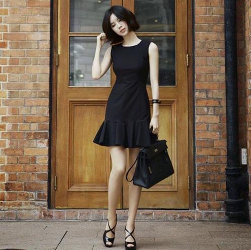 小胸Mm的福音:吊带荷叶边连衣裙推荐(图) 小胸Mm的福音:吊带荷叶边连衣裙推荐(图)