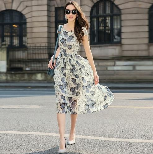 露肩真丝连衣裙推荐：2017这样搭配最时髦