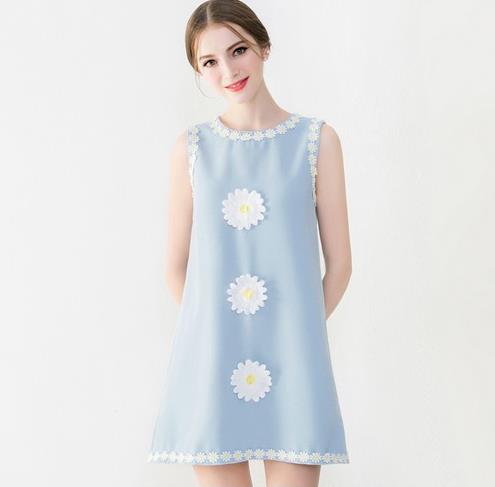 无袖蕾丝连衣裙如何搭配:6款连衣裙推荐 无袖蕾丝连衣裙如何搭配:6款连衣裙推荐