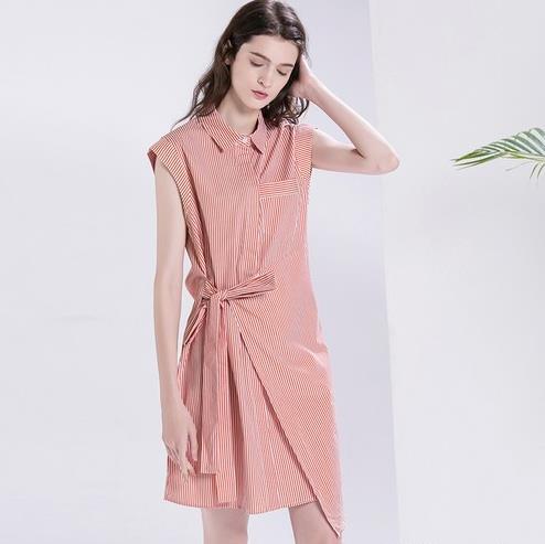 无袖连衣裙怎么搭配：6款搭配让美女变得更美丽