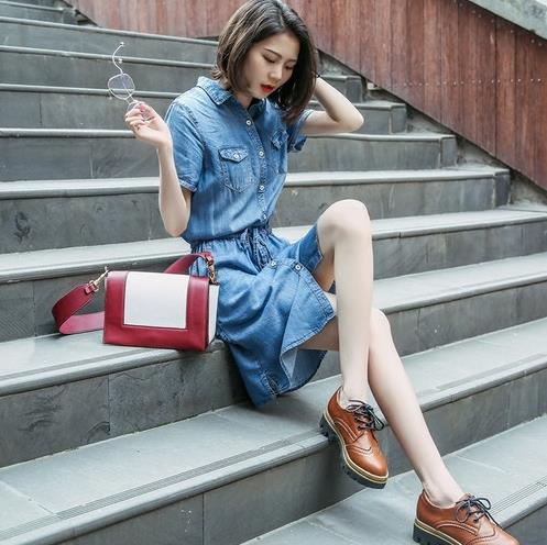 宽松百搭牛仔连衣裙推荐：穿出刚柔并济的美感
