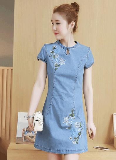 宽松百搭牛仔连衣裙推荐：穿出刚柔并济的美感