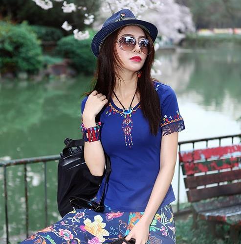 T恤搭配牛仔裤最好看：T恤百搭单品分享（图）