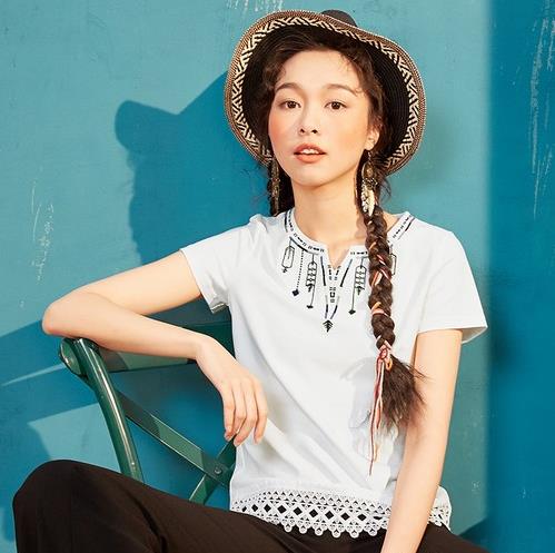 T恤搭配牛仔裤最好看：T恤百搭单品分享（图）