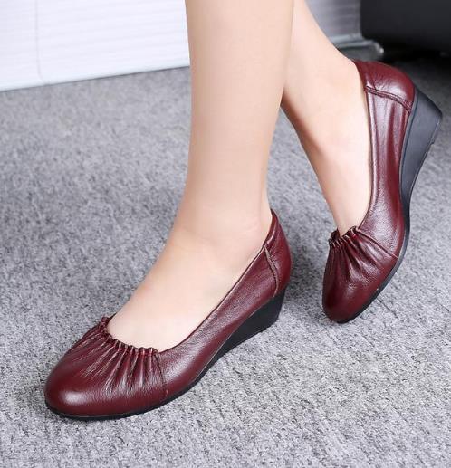 中老年真皮尖头水钻单鞋：舒适时髦又实惠（图)