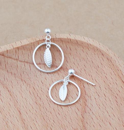 珍珠耳钉的多种搭配：彰显高雅时尚的气质（图）