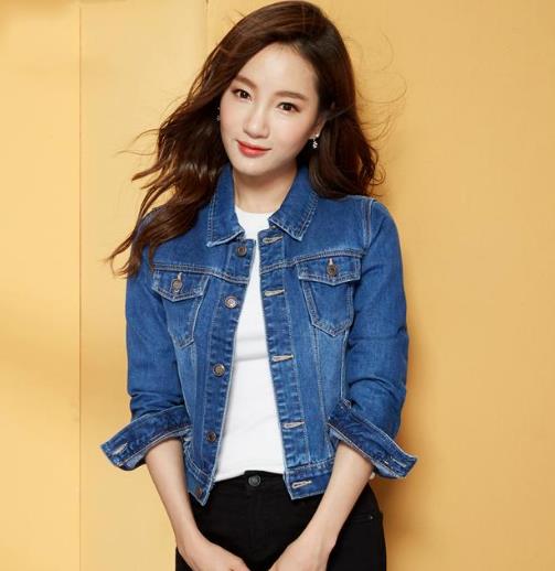 牛仔裤搭配纯色喇叭袖针织衫:修身显瘦分享(图) 牛仔裤搭配纯色喇叭袖针织衫:修身显瘦分享(图)