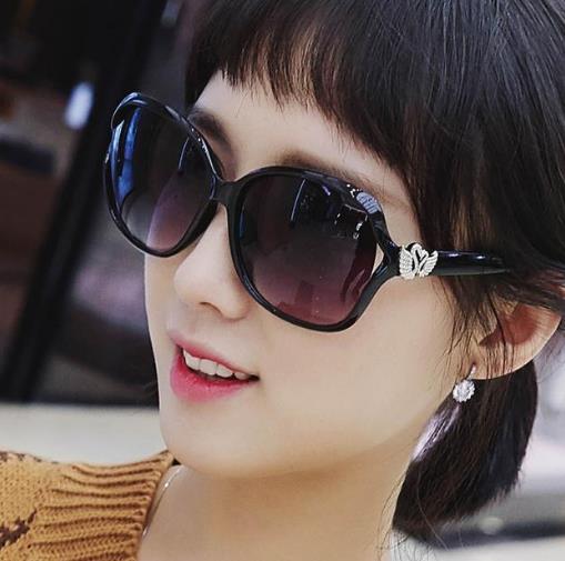 明星同款时尚墨镜太阳镜搭配：紧跟时尚潮流（图）