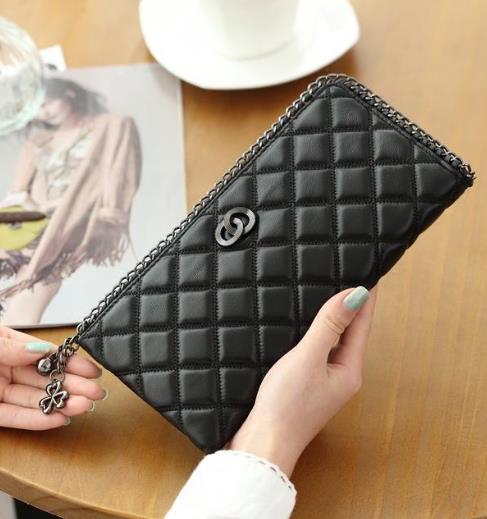 今年流行钻石镶钻手拿包：彰显女性的成熟睿智（图）