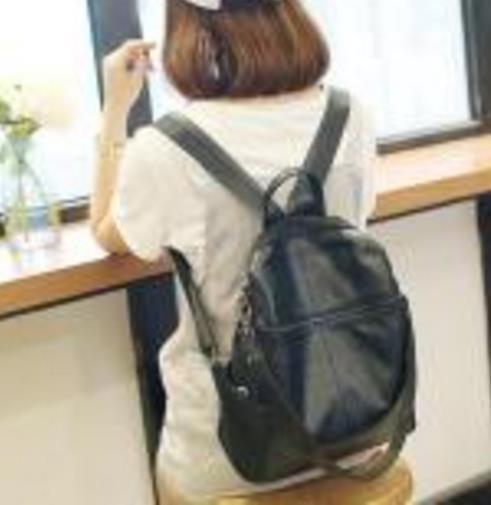 明星同款真皮双肩包搭配:青春减龄双肩包推荐(图) 明星同款真皮双肩包搭配:青春减龄双肩包推荐(图)