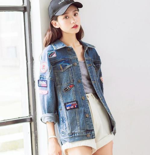 破洞水洗大码牛仔外套怎么搭配：秋日潮女必备（图）