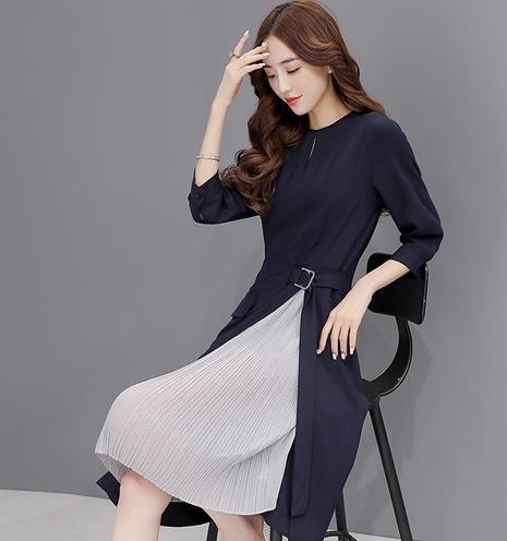 背心裙搭配水洗短款牛仔外套：青春乖巧甜美风（图）