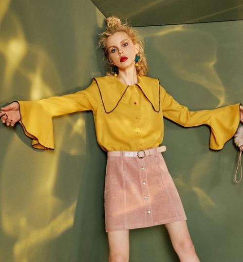 百褶裙搭配灯笼袖针织衫:青春减龄甜美风(图) 百褶裙搭配灯笼袖针织衫:青春减龄甜美风(图)