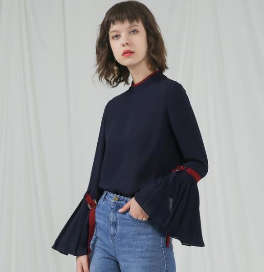 系带喇叭袖T恤怎么搭配下装：5款彰显秋日青春活力