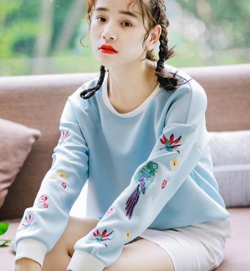 系带喇叭袖T恤怎么搭配下装：5款彰显秋日青春活力