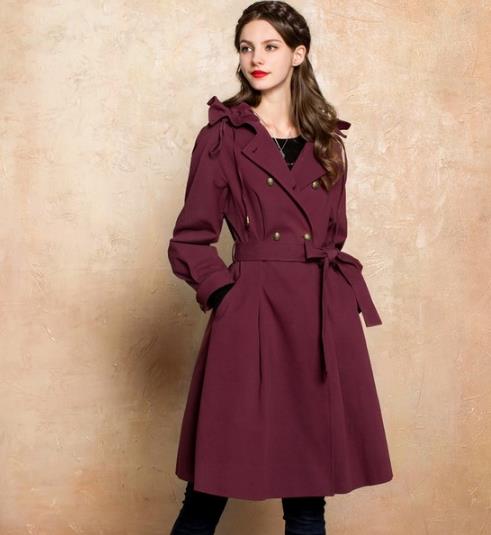 双排扣收腰风衣的多种搭配：演绎优雅时尚女人味