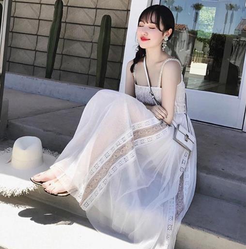 夏日甜美风条纹露肩连衣裙:展现优美曲线(图) 夏日甜美风条纹露肩连衣裙:展现优美曲线(图)