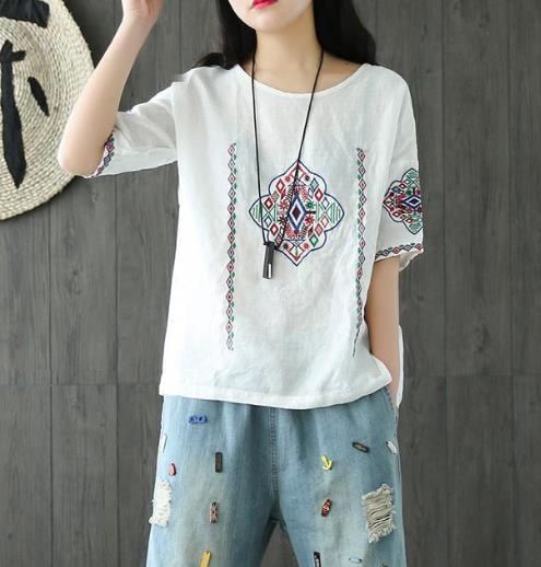 民族风格的棉麻印花T恤:时尚百搭T恤推荐(图) 民族风格的棉麻印花T恤:时尚百搭T恤推荐(图)