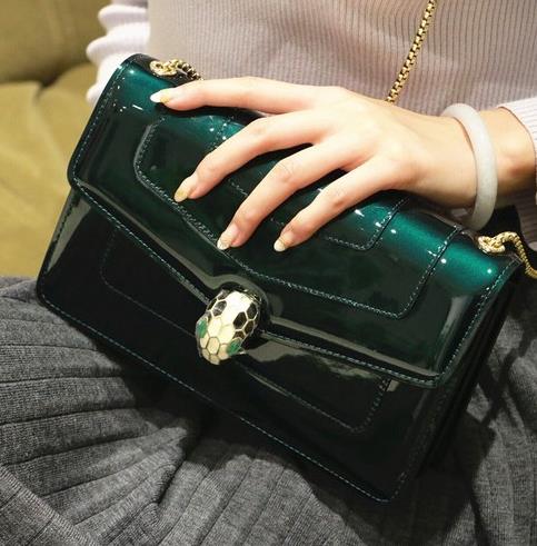 2017锁扣斜挎小方包搭配:女包新款斜挎包分享(图) 2017锁扣斜挎小方包搭配:女包新款斜挎包分享(图)