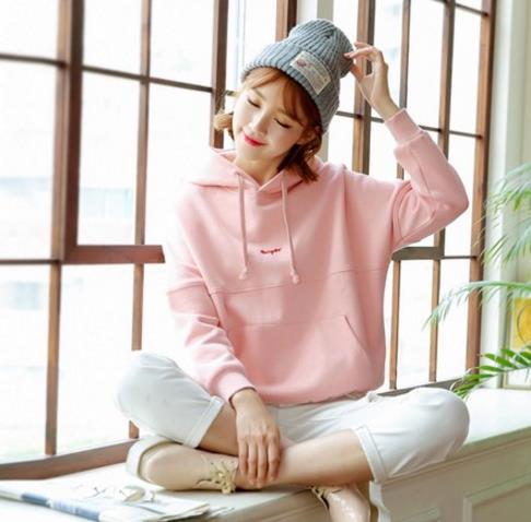 连帽宽松卫衣这样搭配显瘦:时尚显瘦卫衣分享(图) 连帽宽松卫衣这样搭配显瘦:时尚显瘦卫衣分享(图)