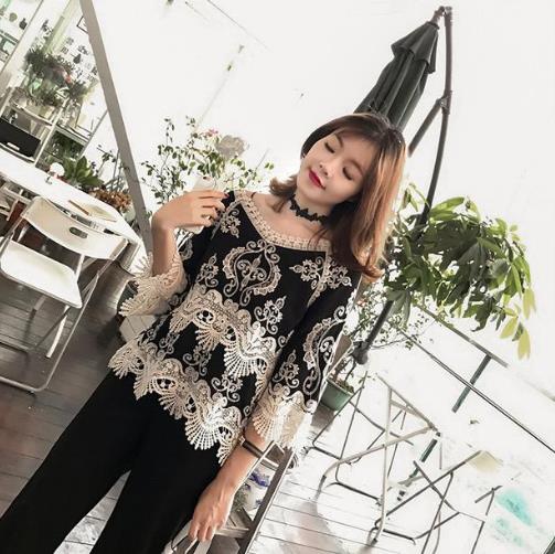 镂空七分袖蕾丝衫怎么搭配下装：简约时尚分享（图）