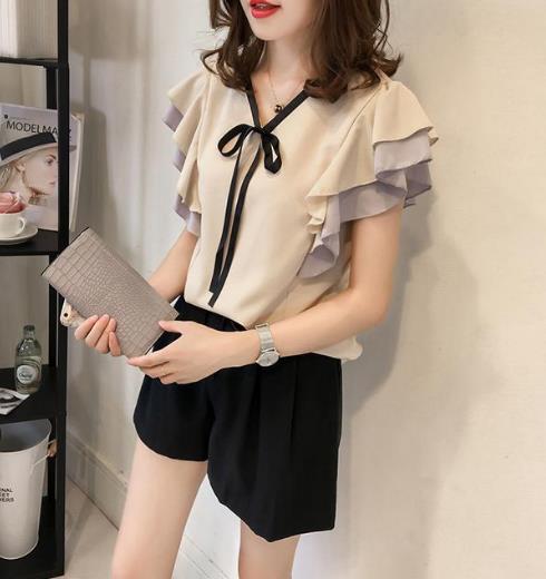 镂空七分袖蕾丝衫怎么搭配下装：简约时尚分享（图）