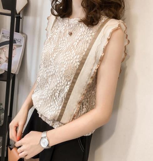 镂空七分袖蕾丝衫怎么搭配下装：简约时尚分享（图）