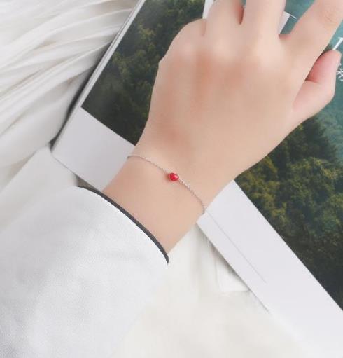 小清新时尚唯美手链搭配：简约时尚手链推荐（图）