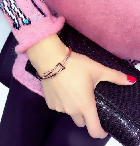 小清新时尚唯美手链搭配：简约时尚手链推荐（图）