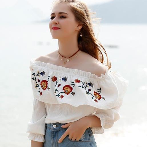 一字领露肩雪纺衫怎么搭配裙装:凸显少女俏皮感 一字领露肩雪纺衫怎么搭配裙装:凸显少女俏皮感