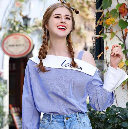 一字领露肩雪纺衫怎么搭配裙装：凸显少女俏皮感