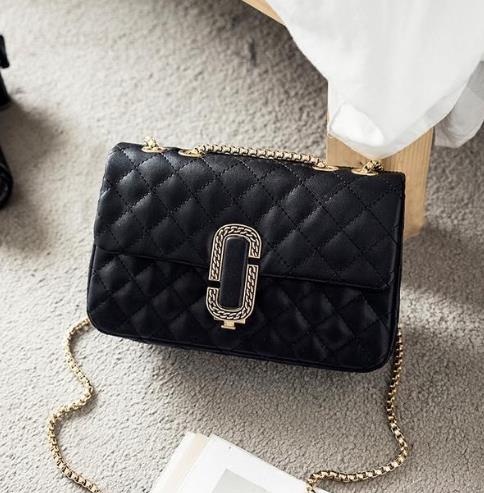 今年最流行的5款百搭斜挎包：大方简约斜挎包（图）