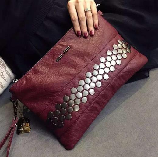 镶钻手拿包2017推荐：女士手拿包彰显时尚干练