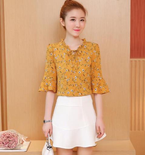 今年流行的6款喇叭袖衬衫怎么搭配下装：时髦显瘦