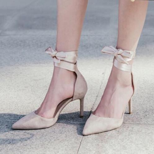 裸色尖头猫跟鞋怎么搭配连衣裙:6款彰显时尚女神范 裸色尖头猫跟鞋怎么搭配连衣裙:6款彰显时尚女神范