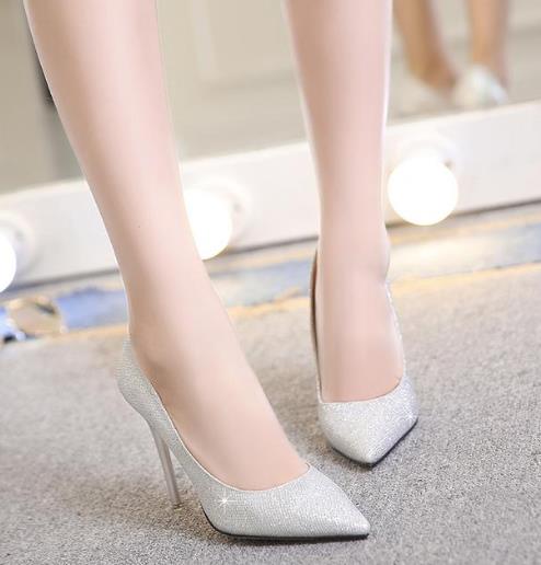 裸色尖头猫跟鞋怎么搭配连衣裙:6款彰显时尚女神范 裸色尖头猫跟鞋怎么搭配连衣裙:6款彰显时尚女神范