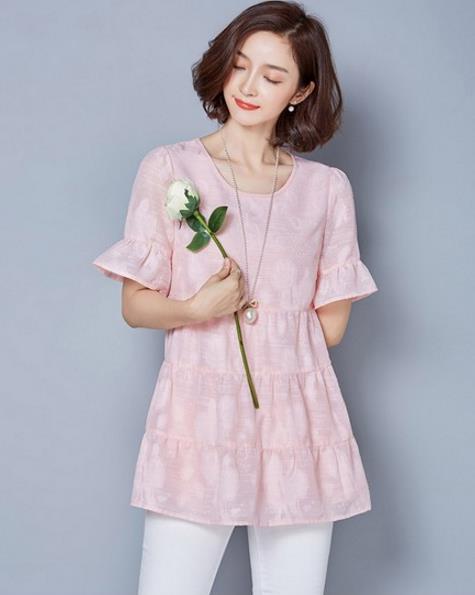 阔腿裤搭配印花前短后长T恤：5款白搭时尚T恤分享