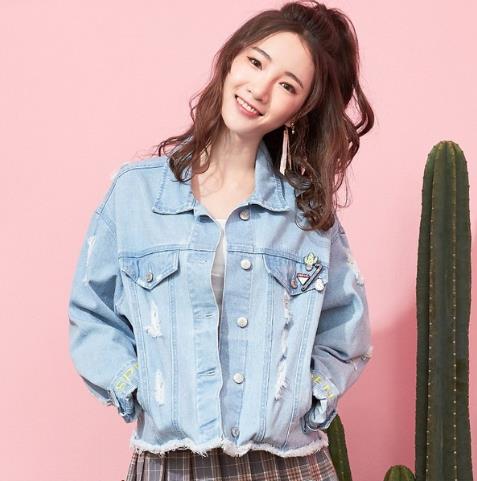 T恤怎么搭配刺绣上衣才好看：5款搭出青春学院风