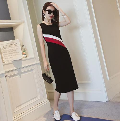 网纱拼接无袖连衣裙怎么搭配：凸显高挑身姿（图）